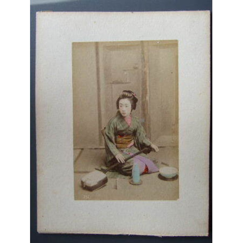 画像2: 明治 手彩色  古写真　「三味線と女性」　13,5×8,5cm　